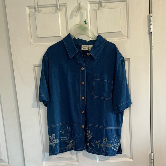 Koret City Blue Blue Buttondown top with details size medium - Picture 1 of 4
